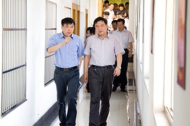 2012年7月5日，时任嘉兴市委书记李卫宁一行调研公司党建工作