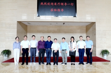 省人力社保厅二级巡视员陈荣华一行莅临888集团纸业调研人才工作