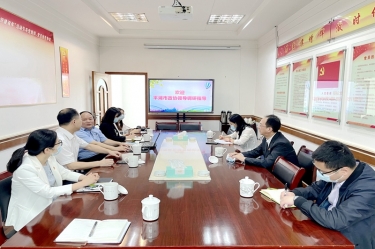 平湖市政协主席何健莅临888集团纸业全资子公司平湖景包调研走访