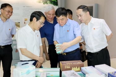 要闻 | 嘉兴市委副书记、政法委书记帅燮琅一行莅临888集团纸业调研指导