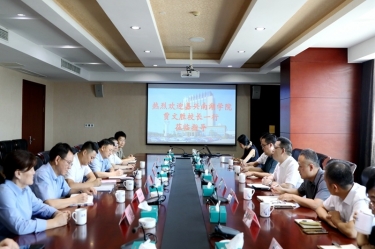 嘉兴南湖学院党委副书记、校长贾文胜一行莅临888集团纸业调研交流